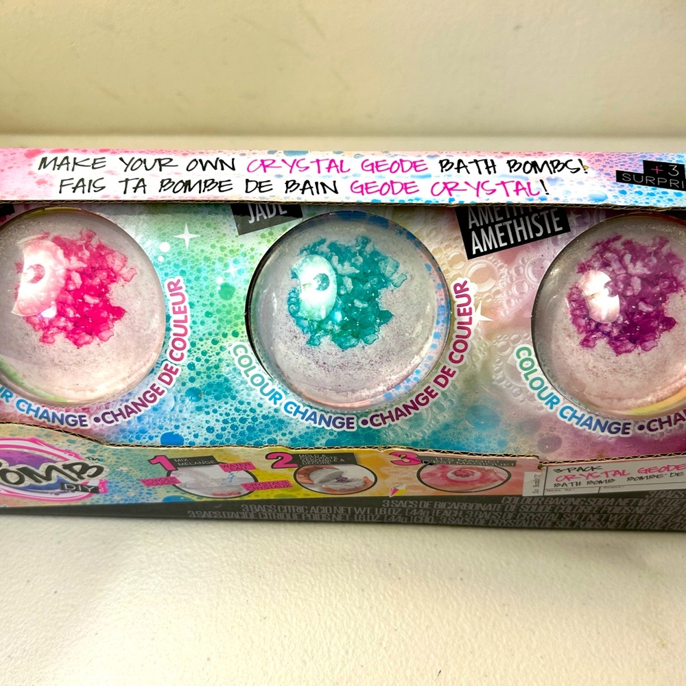NWOT box of make your own bath bombs